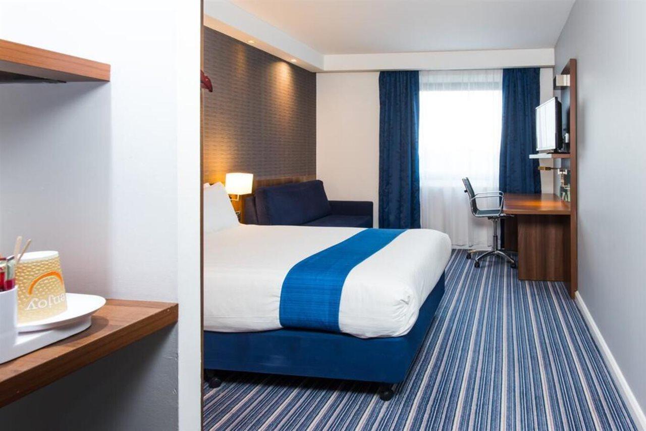 Holiday Inn Express Tamworth By Ihg Extérieur photo